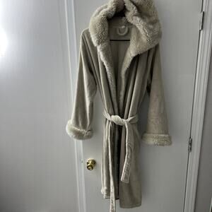 Pottery Barn Plush Robe Women’s Sherpa Trim Tan Hooded Belted Luxury Spa Cozy